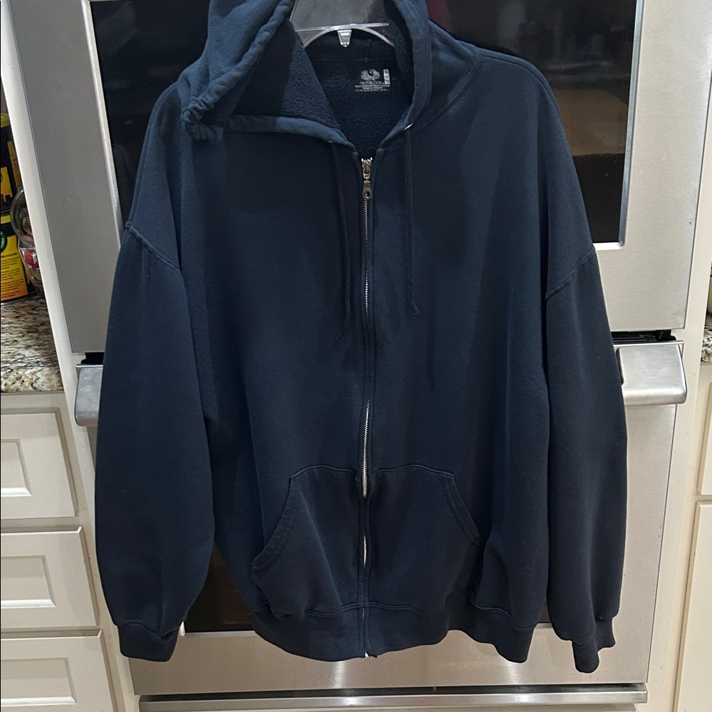 Fruit of the Loom Men's Navy Zip-Up fleece jacket. - Picture 3 of 16